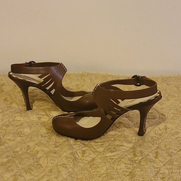 Shoes - Picture 2 of 8